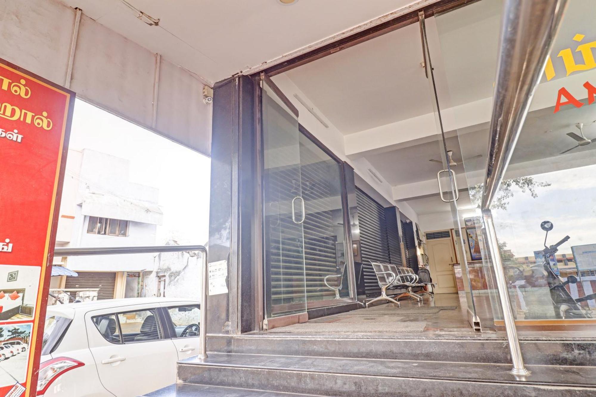 Oyo Flagship Amman Lodge Chennimalai Dış mekan fotoğraf