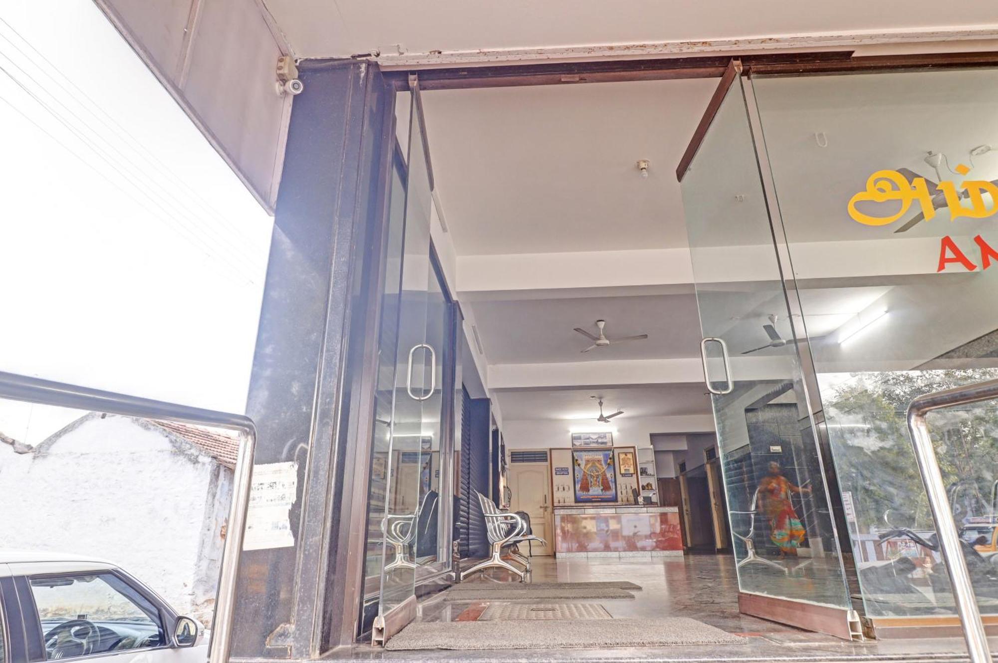 Oyo Flagship Amman Lodge Chennimalai Dış mekan fotoğraf