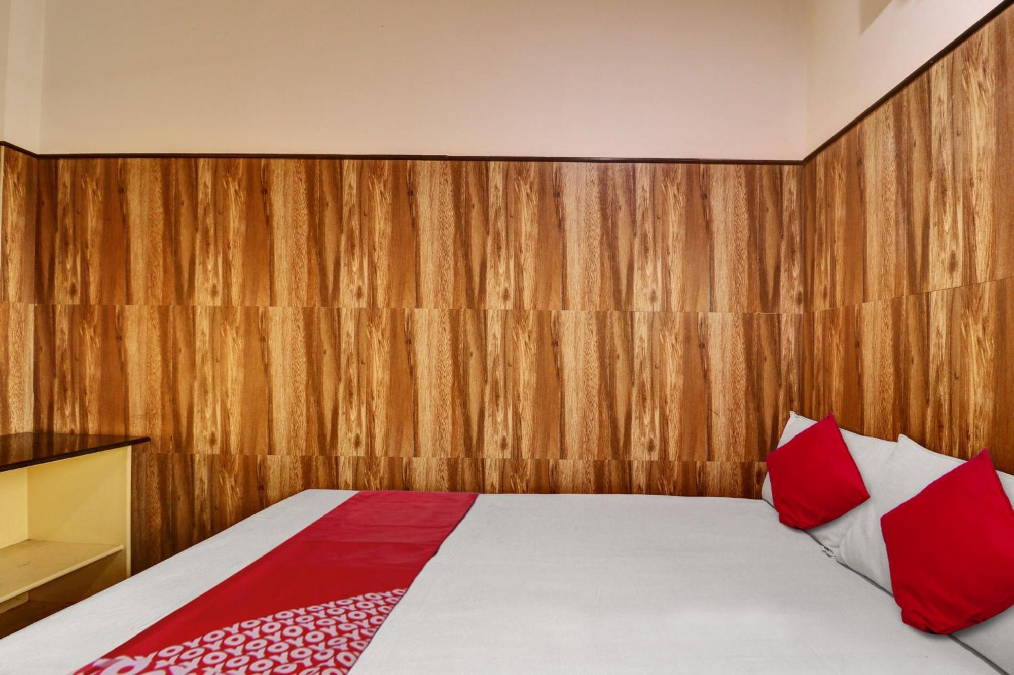 Oyo Flagship Amman Lodge Chennimalai Dış mekan fotoğraf