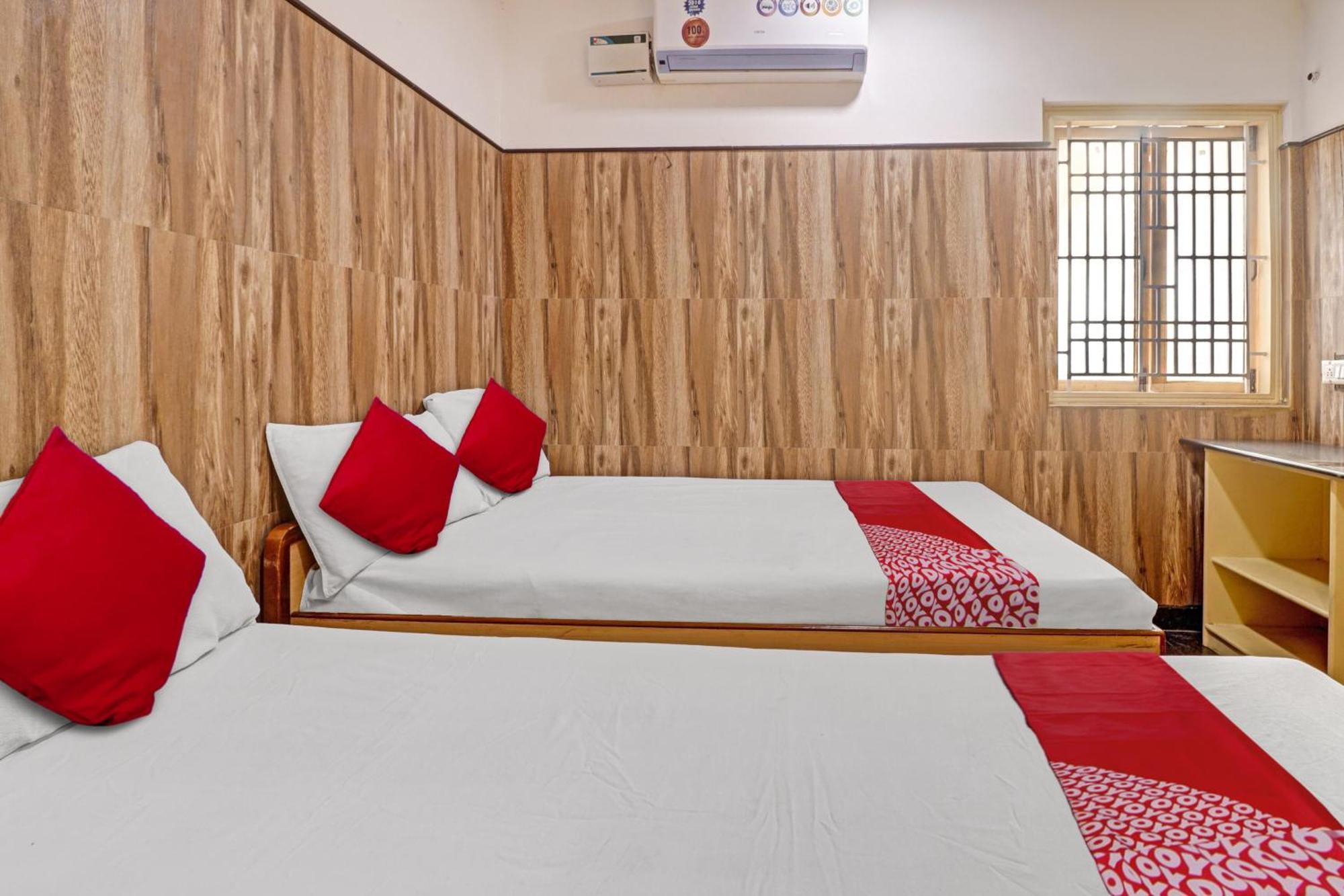 Oyo Flagship Amman Lodge Chennimalai Dış mekan fotoğraf