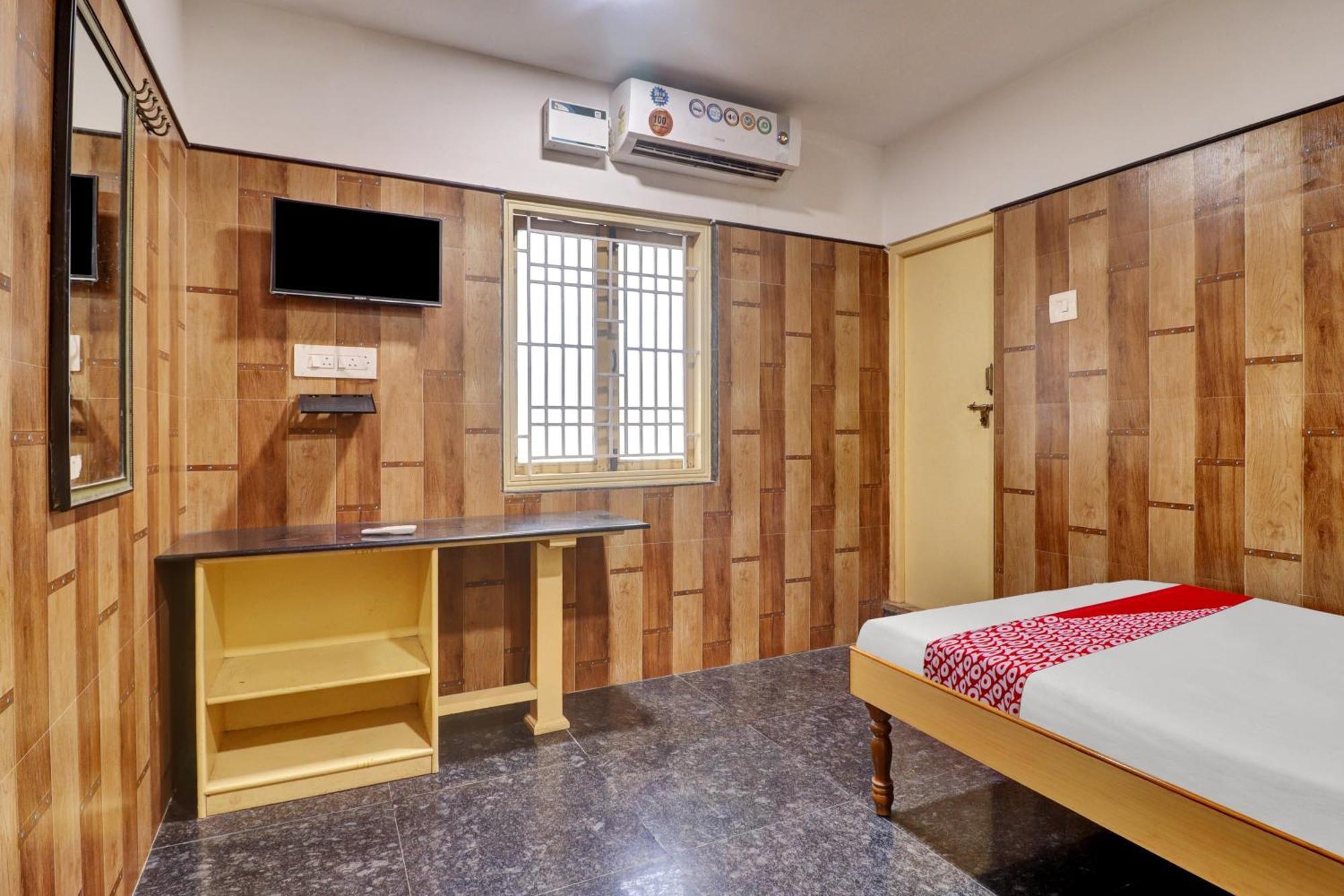 Oyo Flagship Amman Lodge Chennimalai Dış mekan fotoğraf